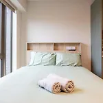 Beautiful Bright Studio Close To Station - 18 Above