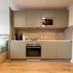 Beautiful Bright Studio Close To Station - 18 Above